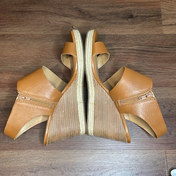 Lucky Brand Lowden Leather Sandals - Picture 4 of 11